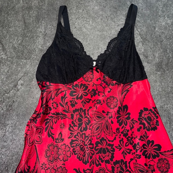 In Bloom (S) maxi sleep dress in red & black satin. - Picture 14 of 16